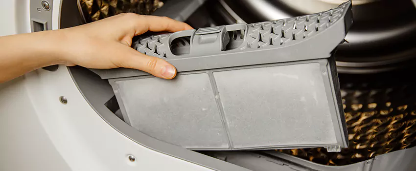 Signs Of A Clogged Dryer Lint Trap in Alvin, Texas